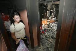 Un niño provoca un incendio en su casa y obliga a desalojar todo el bloque