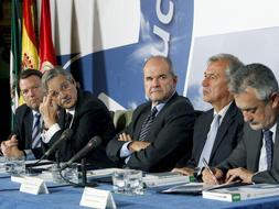Chaves ve la regulación de las cajas como «un antídoto contra aventuras financieras»