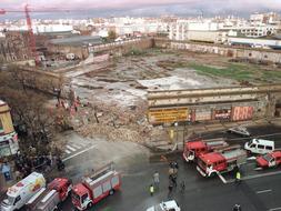 Diez años después del derrumbe vuelve a llover en la parada del Bazar España