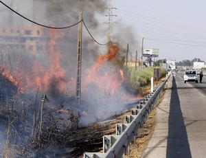 Los desalojados por el incendio de Gelves vuelven a sus casas