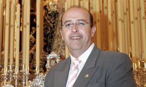 El Arzobispado decreta un comisionado en el Dulce Nombre presidido por Manuel Toledo