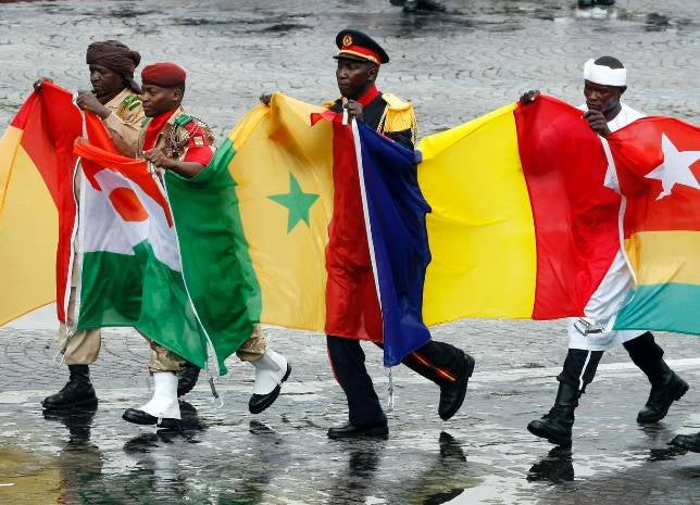 Polémica fiesta nacional con dictadores en París