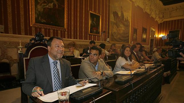 La madera para el reformado de las «setas» se compró antes de aprobarlo ayer el Pleno