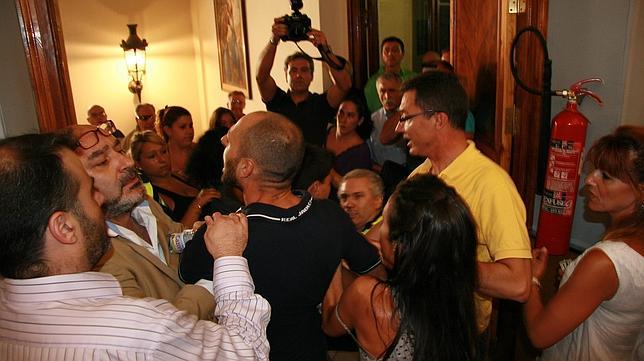 Suspendido un pleno en Jaén tras desatarse una pelea entre el público
