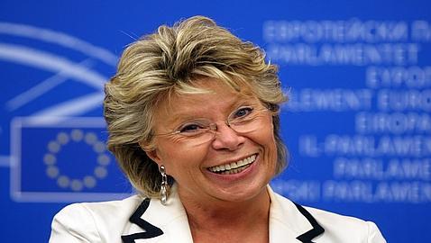 Reding insiste en proceder contra Francia por la expulsión de gitanos