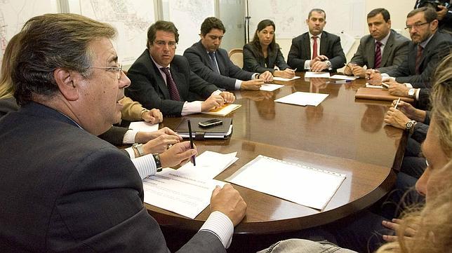 Zoido quiere reducir impuestos y altos cargos municipales