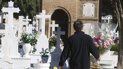 El cementerio, sin internet ni teléfono desde el jueves a causa de un incendio