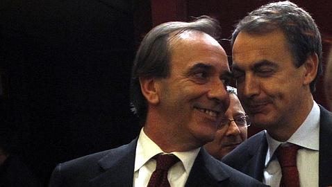 Estupor en el PSOE con Zapatero por reabrir el debate sucesorio y ocultar su decisión