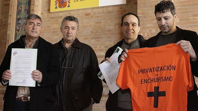 Los funcionarios echan un nuevo pulso a la Junta para «tumbar el decretazo»