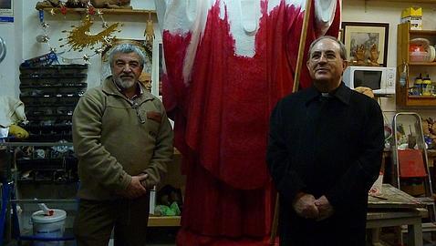 Visita del arzobispo al taller de Miñarro