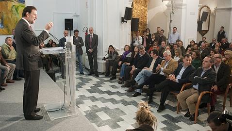 Rajoy pone una pica en «territorio comanche»