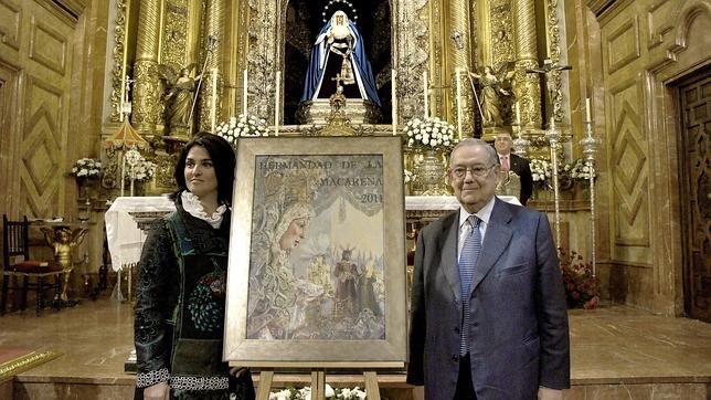 Nuria Barrera le pone rostro a la Semana Santa en la Macarena