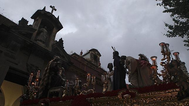 El Dulce Nombre, como en 2003, desafió a la lluvia... pero esta vez perdió