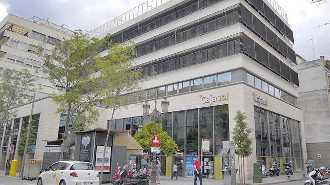 Media Markt prevé abrir tienda en la sede de Cajasol en Laraña
