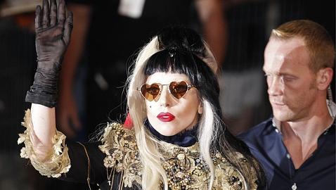 Lady Gaga se convierte en el monstruo de tres cabezas