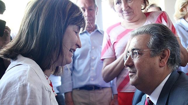 Zoido auditará todo el Ayuntamiento, donde «hay facturas hasta en pesetas»