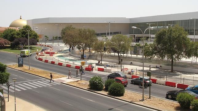 El retraso no permite programar el nuevo auditorio de Fibes para este año