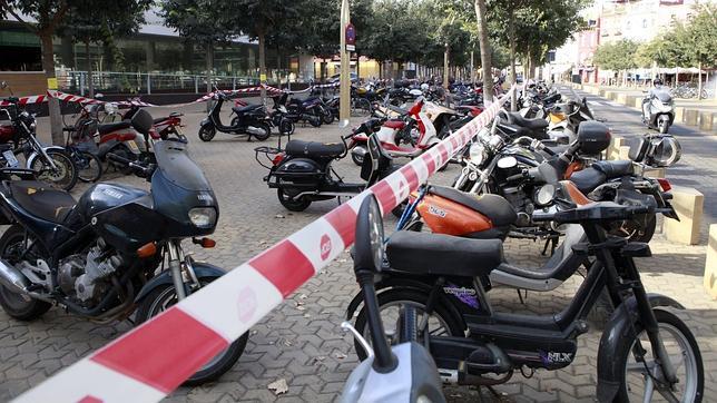 Prohibido aparcar motos ante la Comisaría de la Alameda