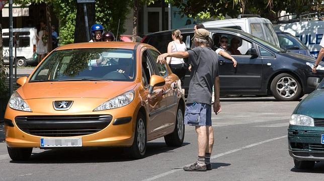 Detenido un «gorrilla» tras intentar agredir a un hombre con un cuchillo