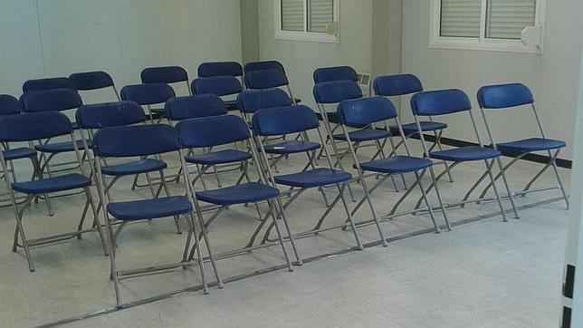 Cuatro colegios de Sevilla abrieron sin muebles en las aulas