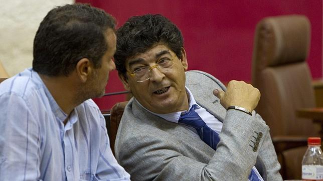 El Parlamento rechaza censurar la «negligencia» de la Junta por presuntas irregularidades