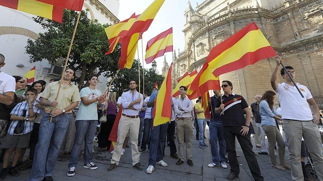 Piden al Gobierno que salga del 20-N «valentía para enfrentarse a la ETA»