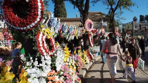 La crisis reduce las coronas de flores o las esquelas en los servicios funerarios