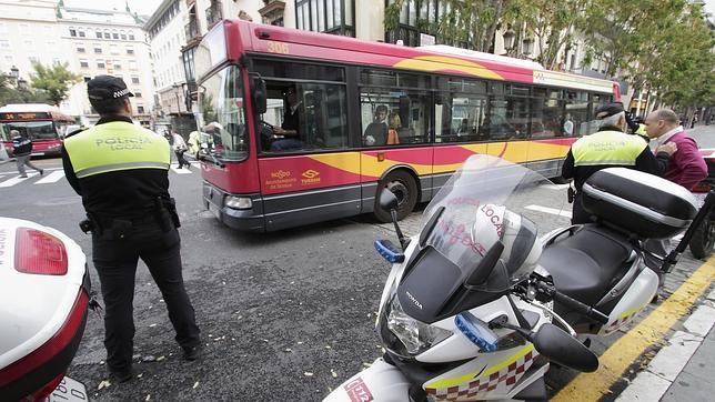 Los cambios en Tussam y la vuelta de la zona azul abren expectativas al centro