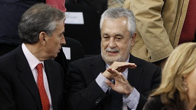 Griñán rectificó su plan inicial y asistió al partido de dobles