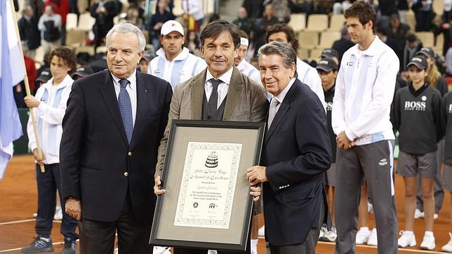 Emilio Sánchez Vicario recibe el Premio de la Excelencia de la Copa Davis