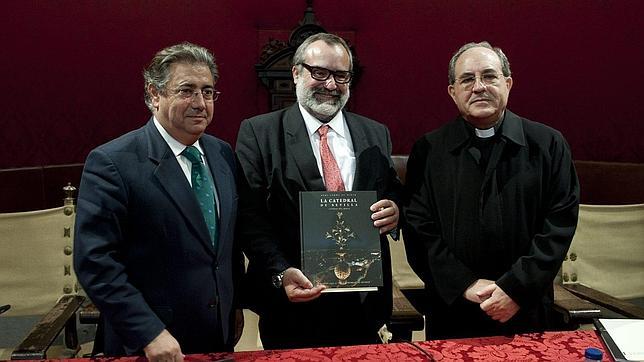 Presentan el libro «Otra forma de mirar la Catedral de Sevilla»