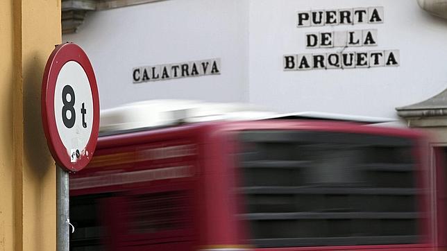 Los conductores de Tussam podrían negarse a pasar por la calle Calatrava