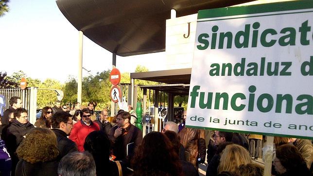 «¡ERE, ERE, ERE, Griñán, Andalucía no te quiere!»