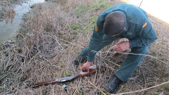 Detenido con una escopeta robada un condenado a no cazar