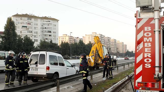 Herido grave al chocar contra una excavadora