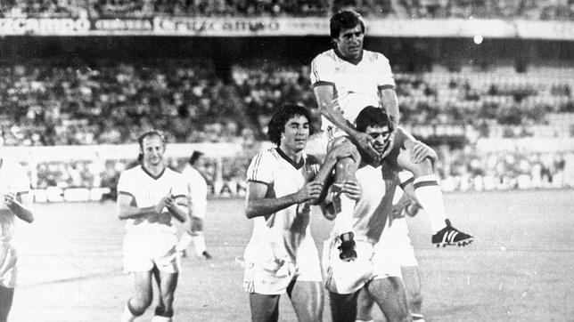 Lora, de jornalero a internacional