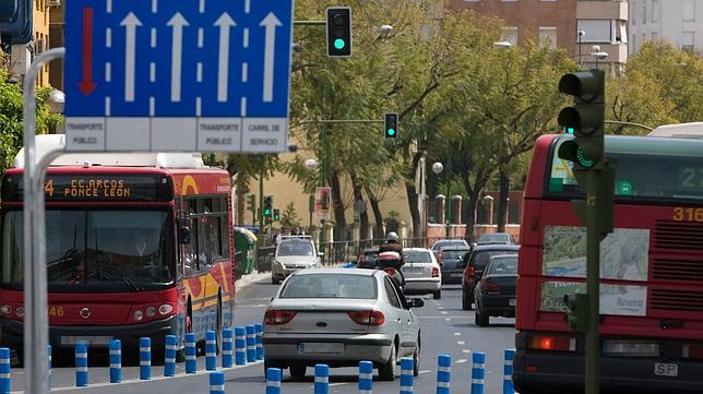 Tussam plantea compartir los carriles bus con los ciclomotores