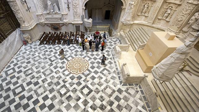 Restaurada la solería de la Capilla Real de la Catedral