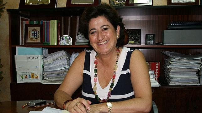 Acusan a la alcaldesa de Manilva de pagar pluses bajo cuerda