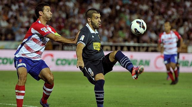 Negredo le regala al Sevilla un valioso empate