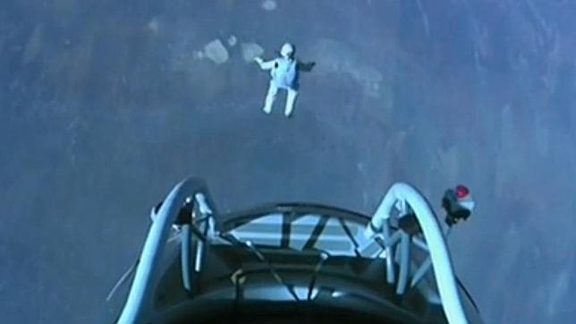 Baumgartner regresa vivo de la estratosfera