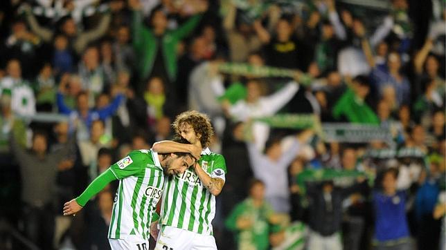 El Betis gana al Madrid y lo da todo para reconciliarse con su afición (1-0)
