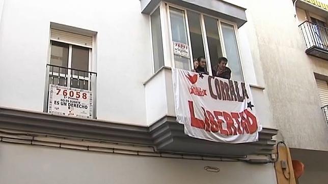 Zoido rechaza la ocupación «violenta y forzada» de edificios