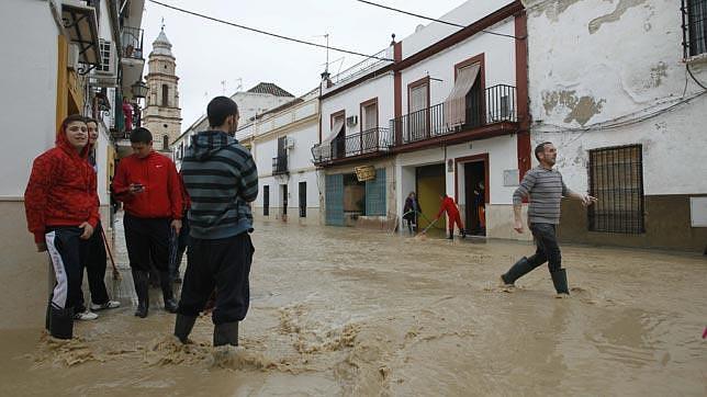 Baja el nivel de alerta en Écija tras el descenso del río Genil