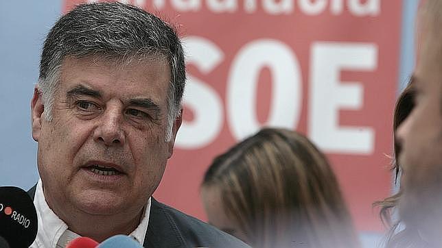 Viera se queda con el apoyo del PSOE e ignora la acusación de Aguayo