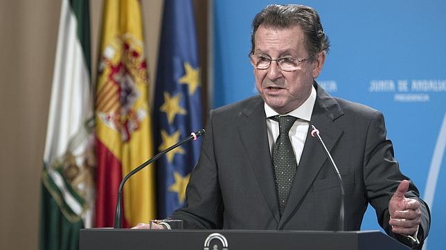 El consejero de Justicia dice que le sorprende que Viera no esté imputado en los ERE