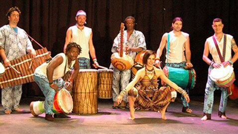 Camas al ritmo de música africana