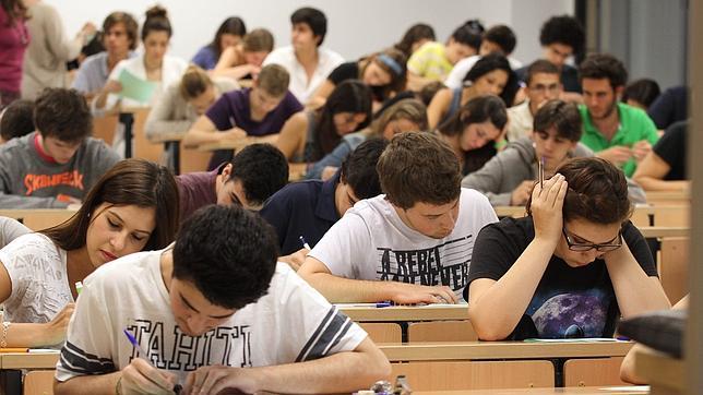 Los jóvenes quieren estudiar y ser funcionarios