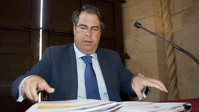 Serrano señala el papel de Castaño como «asesor» de Monteseirín