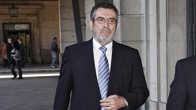La Audiencia confirma la imputación de Antonio Rivas por meter a tres intrusos en Mercasevilla
